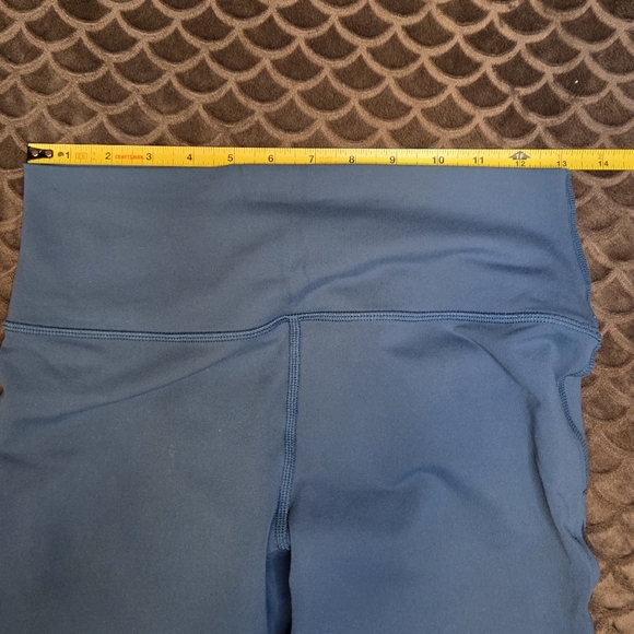 G313. Alo Interlaced Yoga Leggings In Blue/Green - Size M - Picture 5 of 9